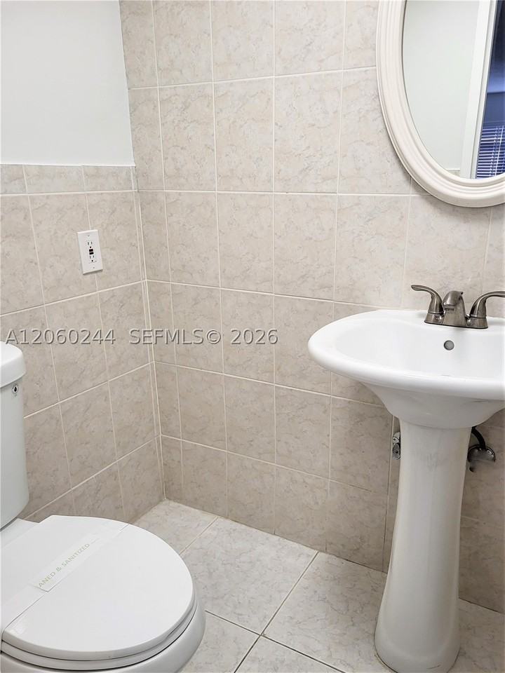 9455 Bay Harbor Ter #2N - Photo 6 of 15