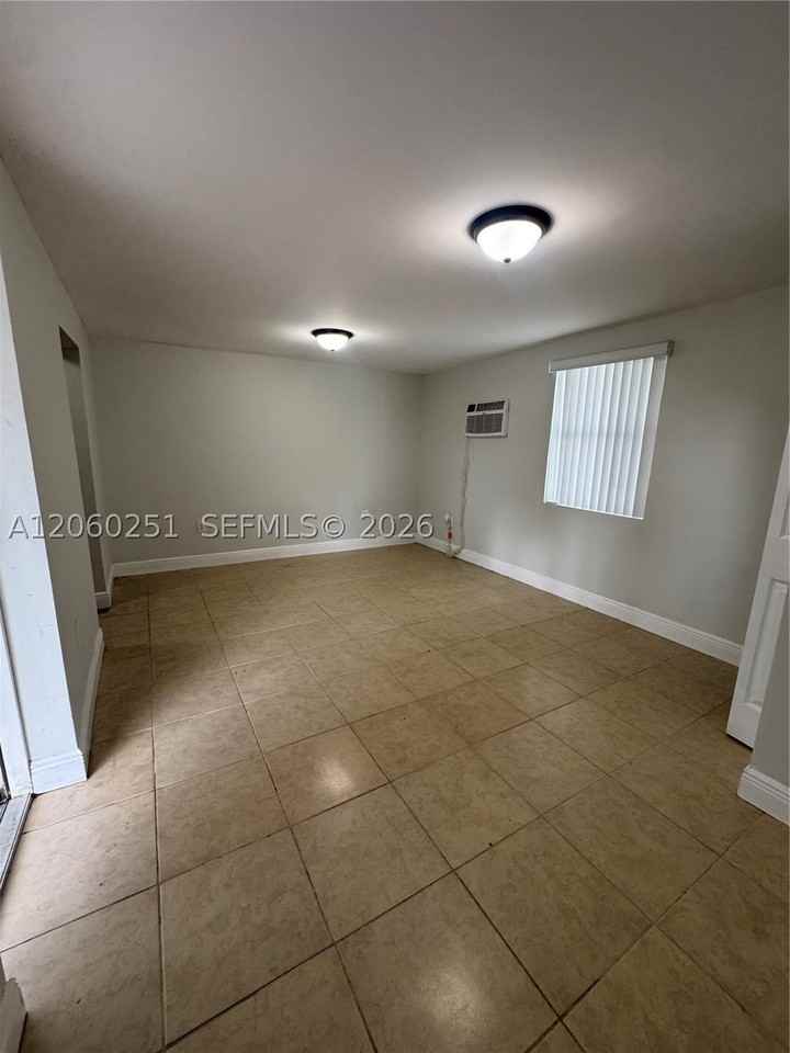 2311 Nw 15th St #REAR - Photo 2 of 9