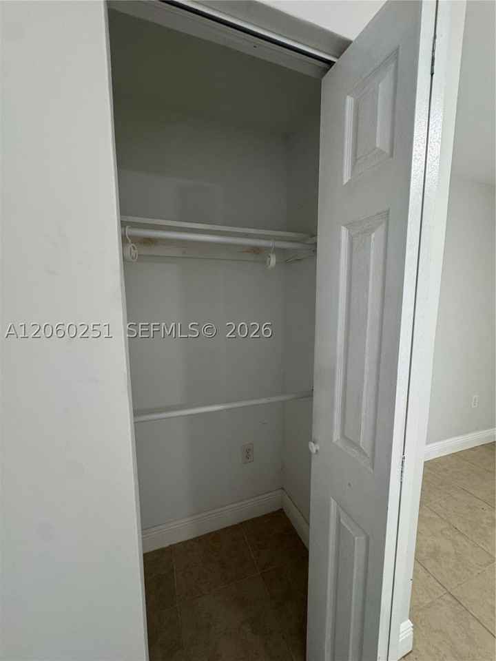 2311 Nw 15th St #REAR - Photo 4 of 9