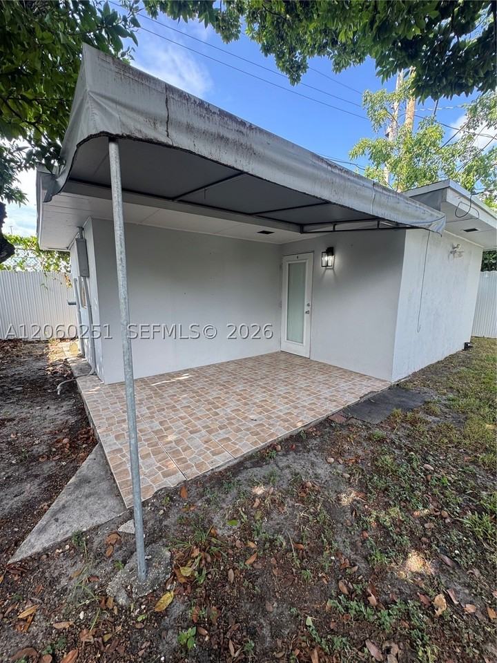 2311 Nw 15th St #REAR - Photo 7 of 9