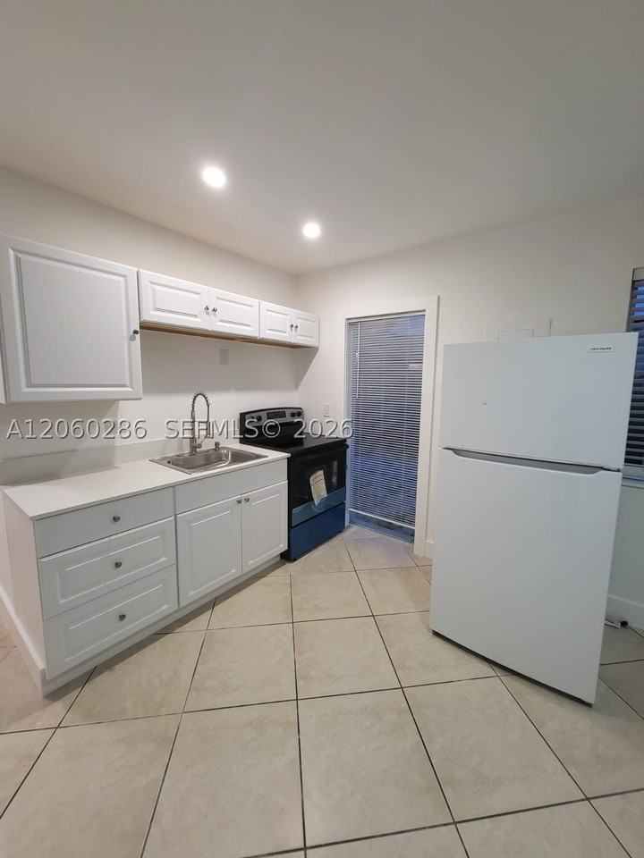 2359 Nw 32nd St #2359 - Photo 4 of 11