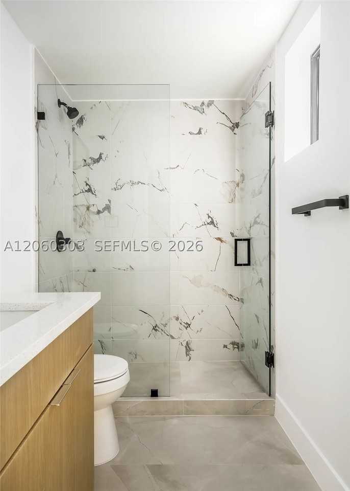 5423 Ne Miami Ct #7 - Photo 5 of 5