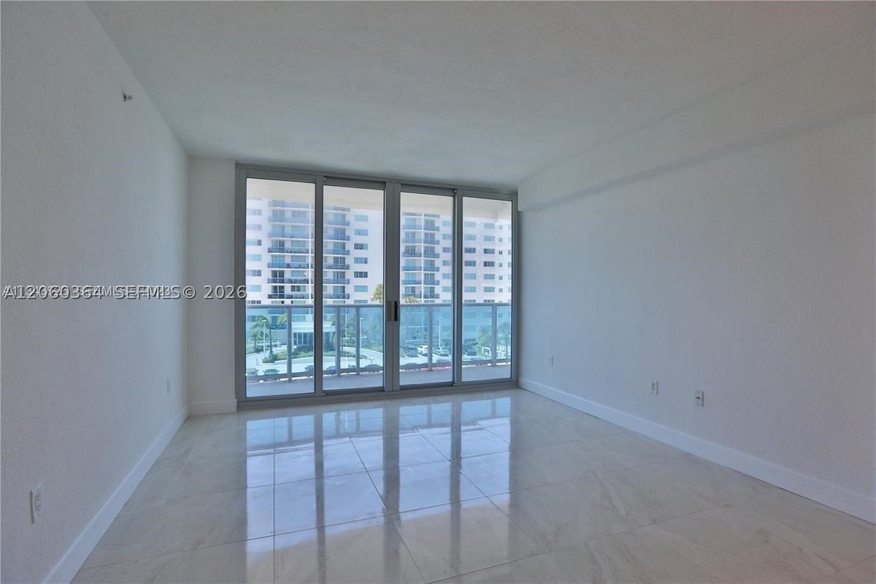 7501 E Treasure Dr #4K - Photo 5 of 11