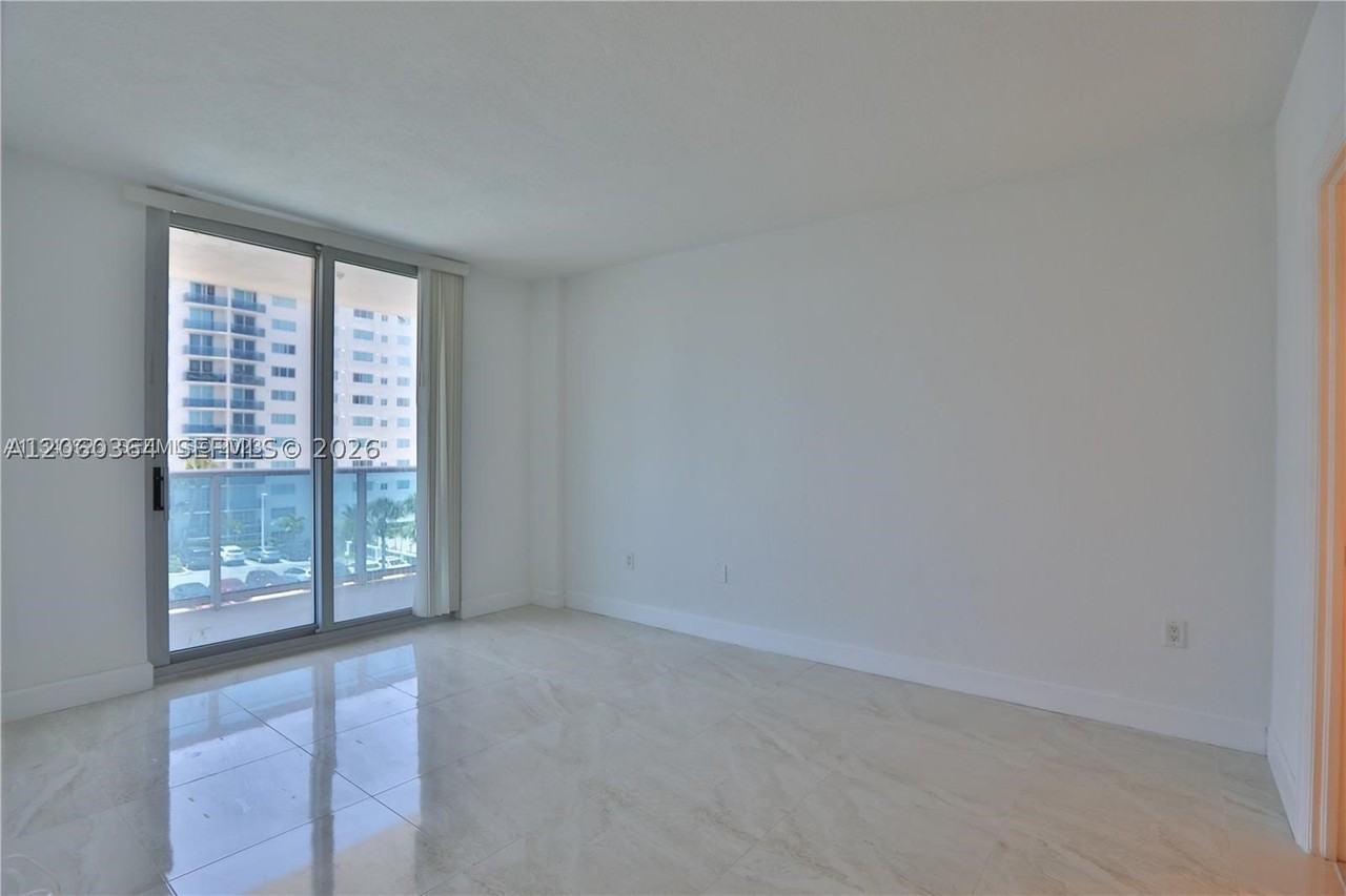 7501 E Treasure Dr #4K - Photo 6 of 11