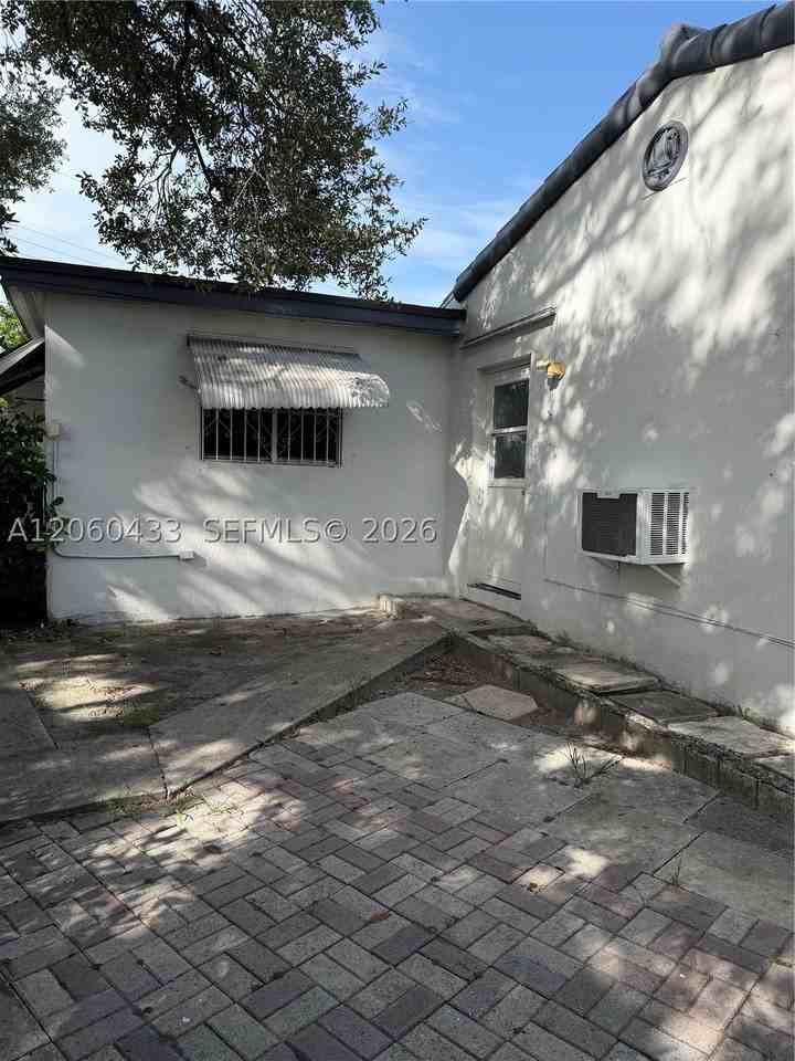 6137 Sw 20th Ct #A - Photo 2 of 4