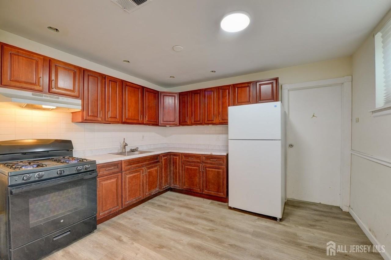 382 College Dr - Photo 7 of 19