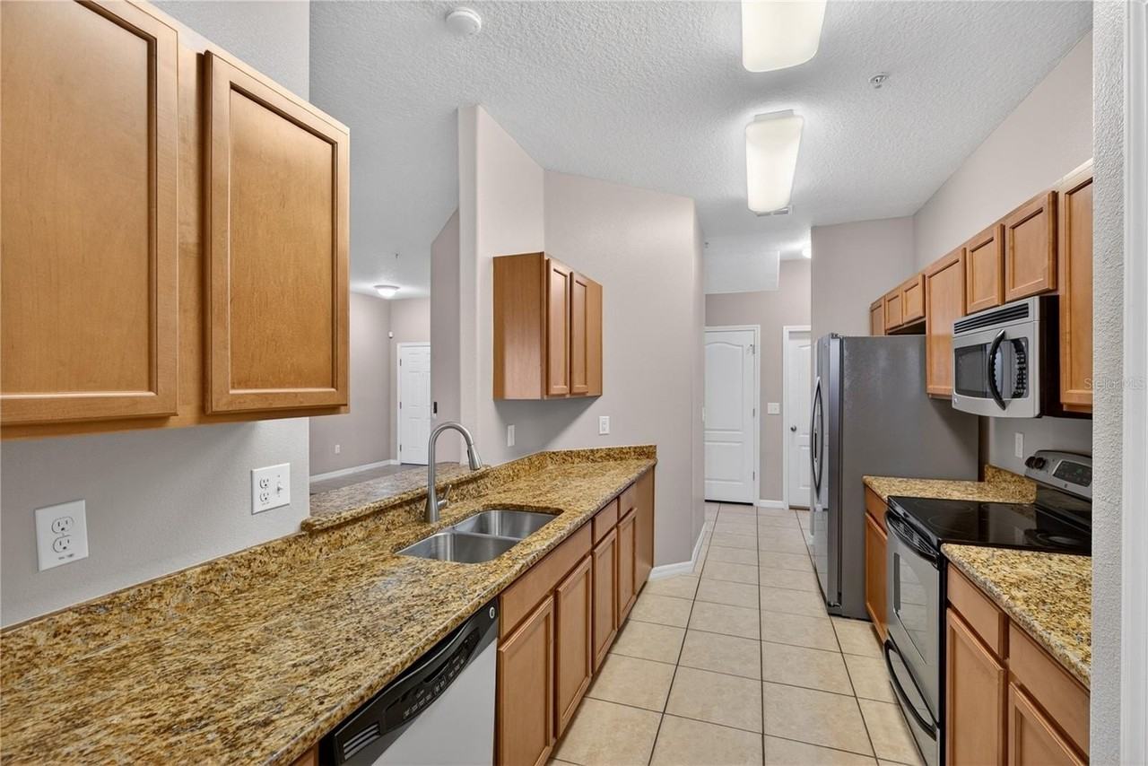 1519 Priory Cir - Photo 7 of 27
