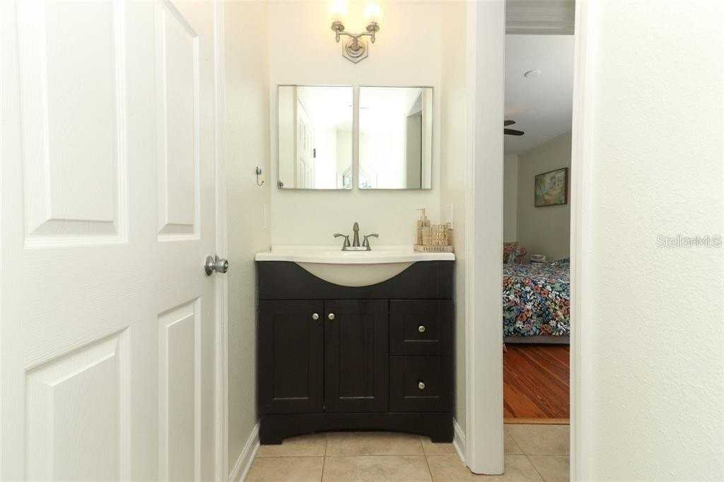 1442 Palm Ave - Photo 4 of 32