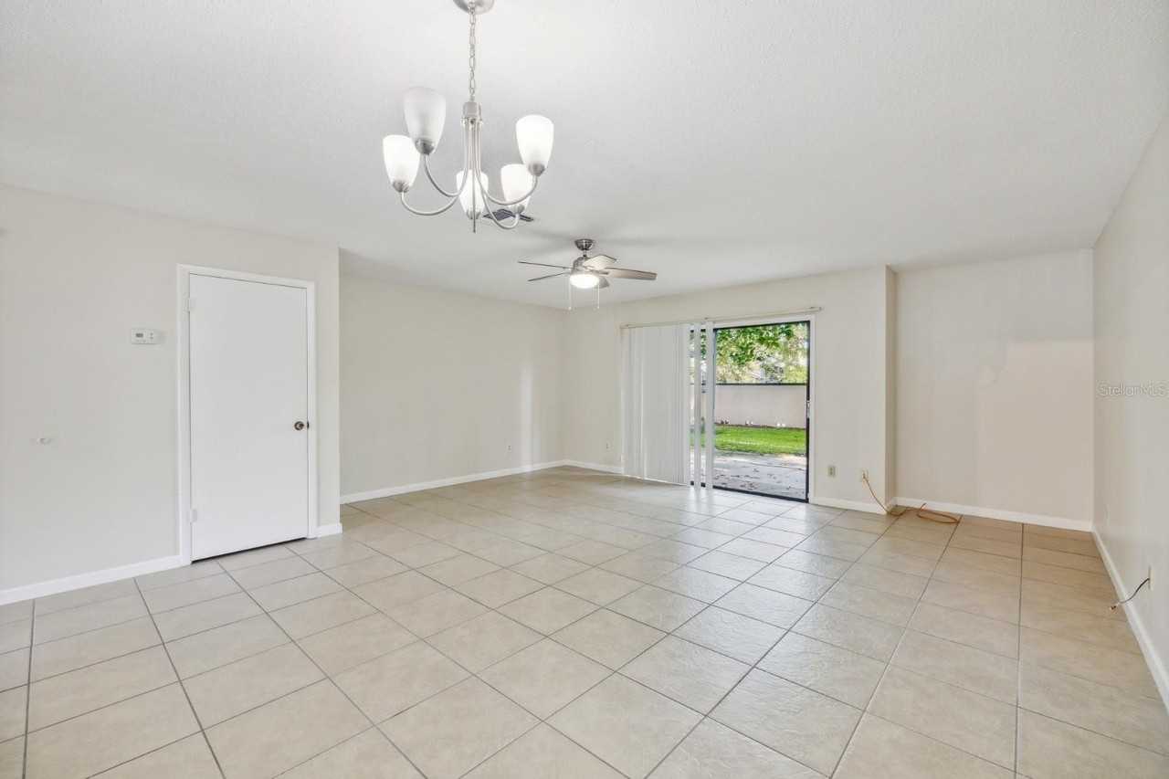 2748 Candlewood Ct - Photo 2 of 11