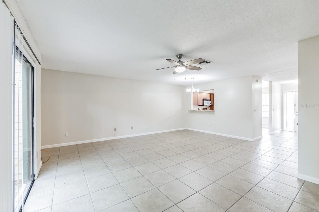 2748 Candlewood Ct - Photo 3 of 11