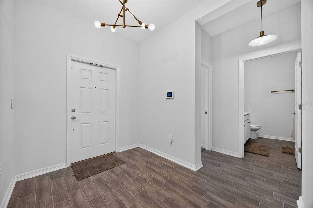 281 Piave St - Photo 4 of 31