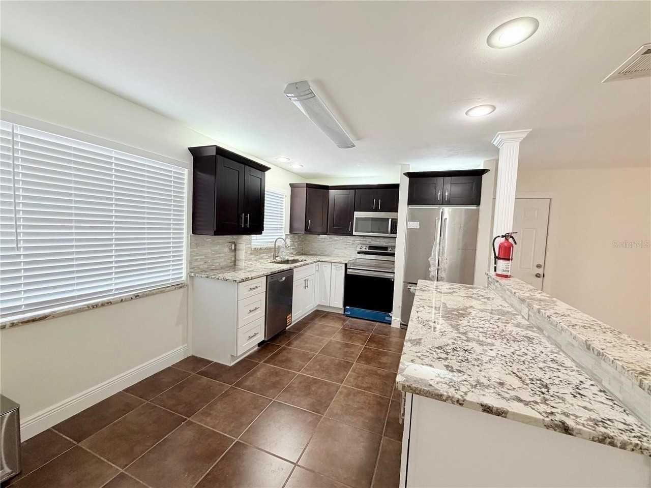 1827 Oklahoma Ave Ne - Photo 5 of 21