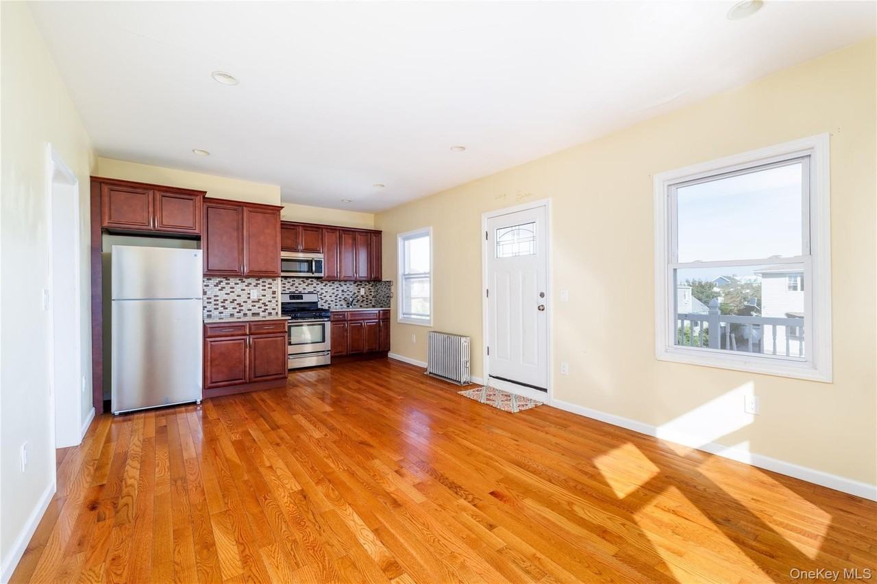 128 W Market St - Photo 7 of 20