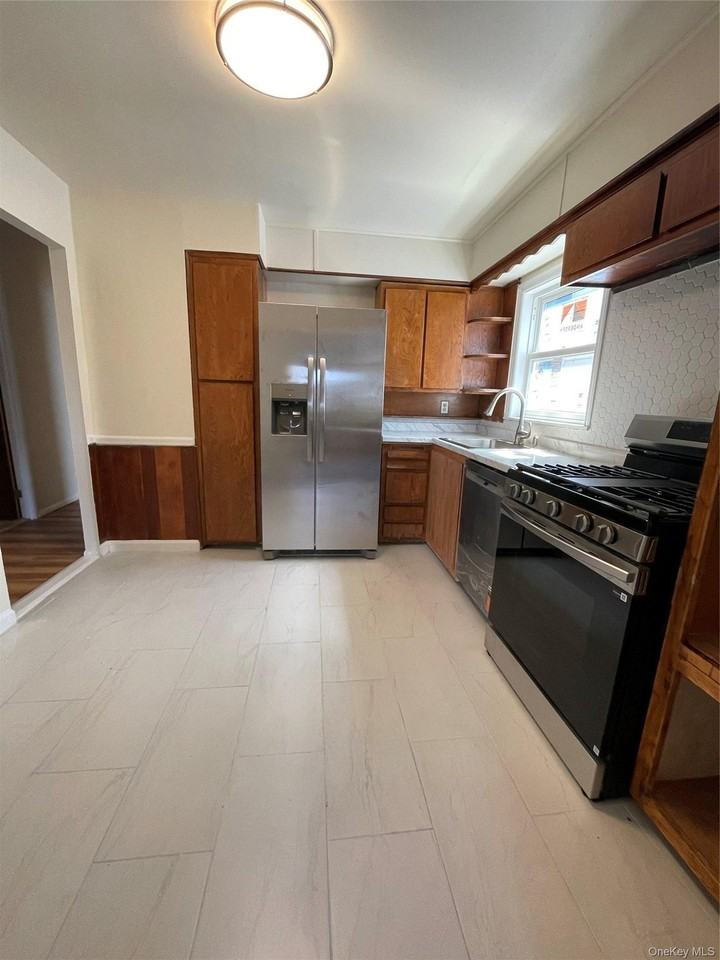 16426 76th Ave #1 - Photo 2 of 11