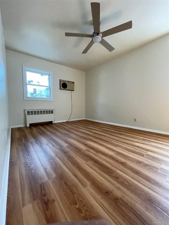 16426 76th Ave #1 - Photo 4 of 11