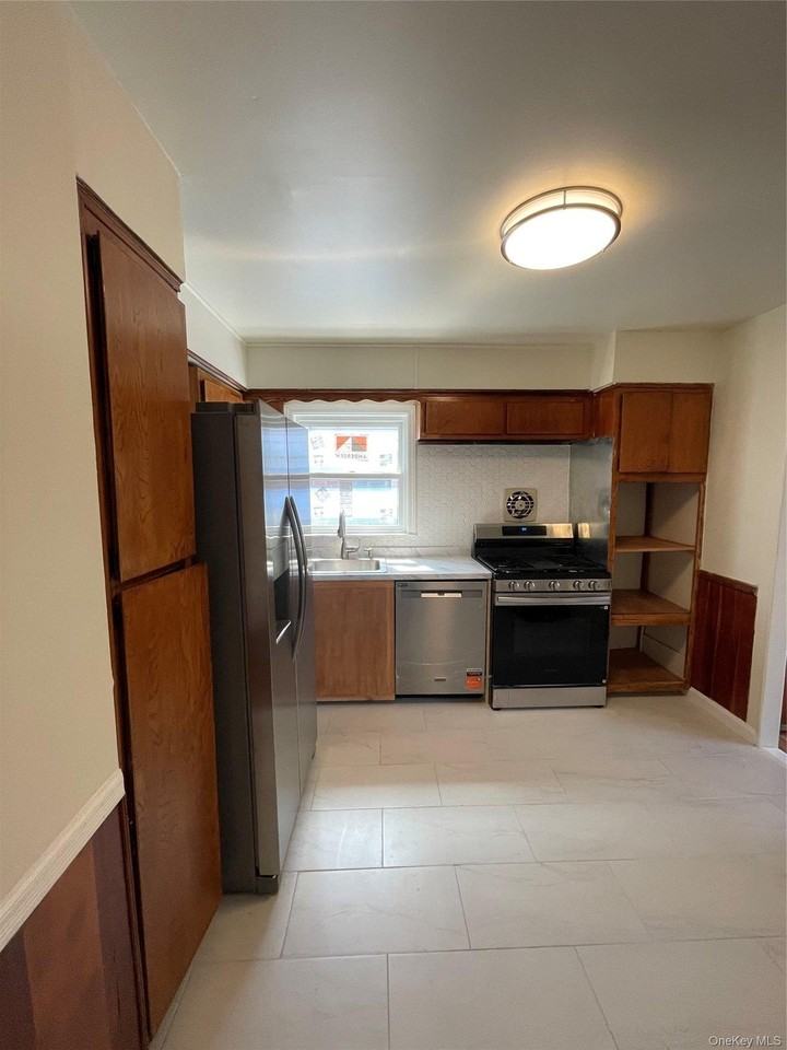 16426 76th Ave #1 - Photo 7 of 11