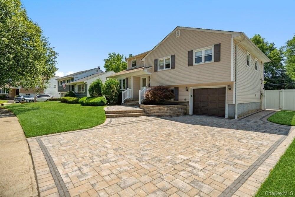 8 Radnor Ct - Photo 2 of 29