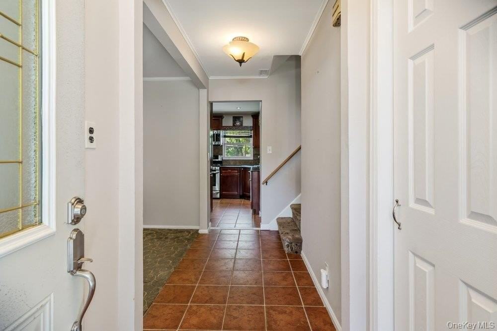 8 Radnor Ct - Photo 4 of 29