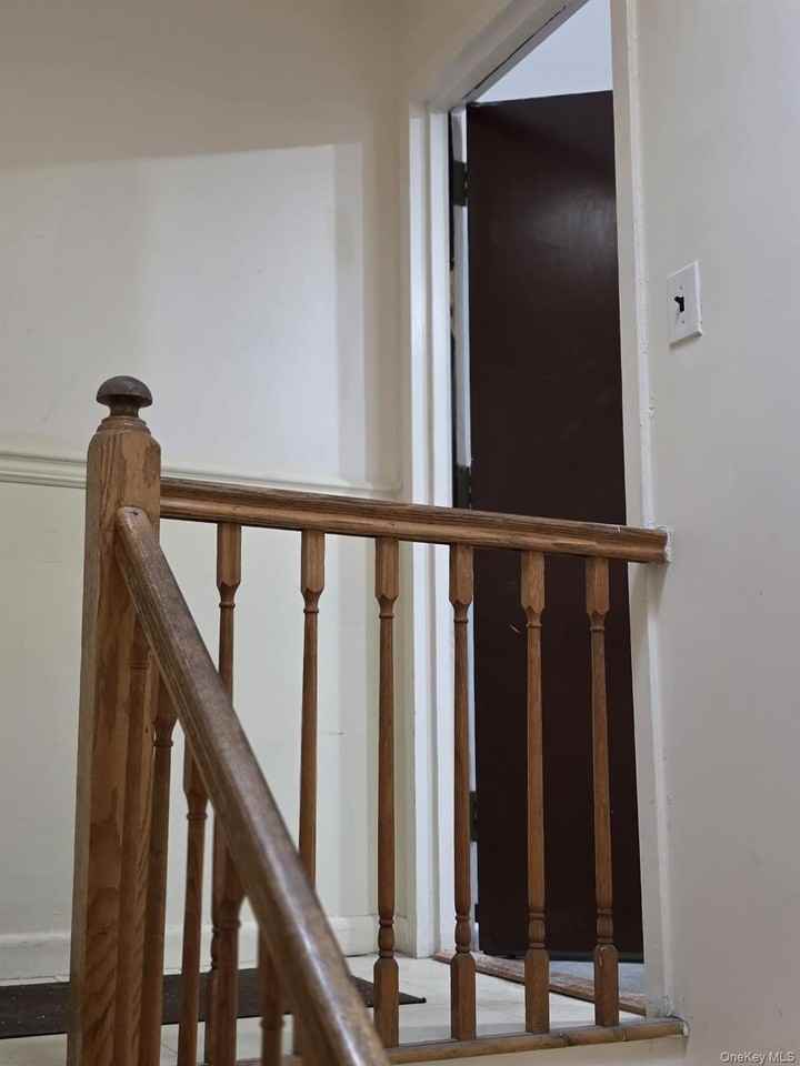 2831 Roebling Ave - Photo 3 of 15