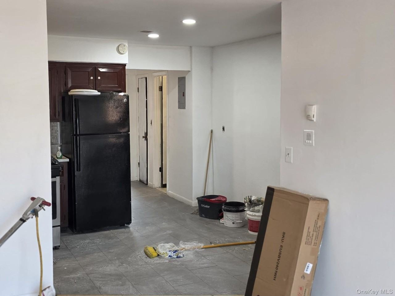 2831 Roebling Ave - Photo 5 of 15