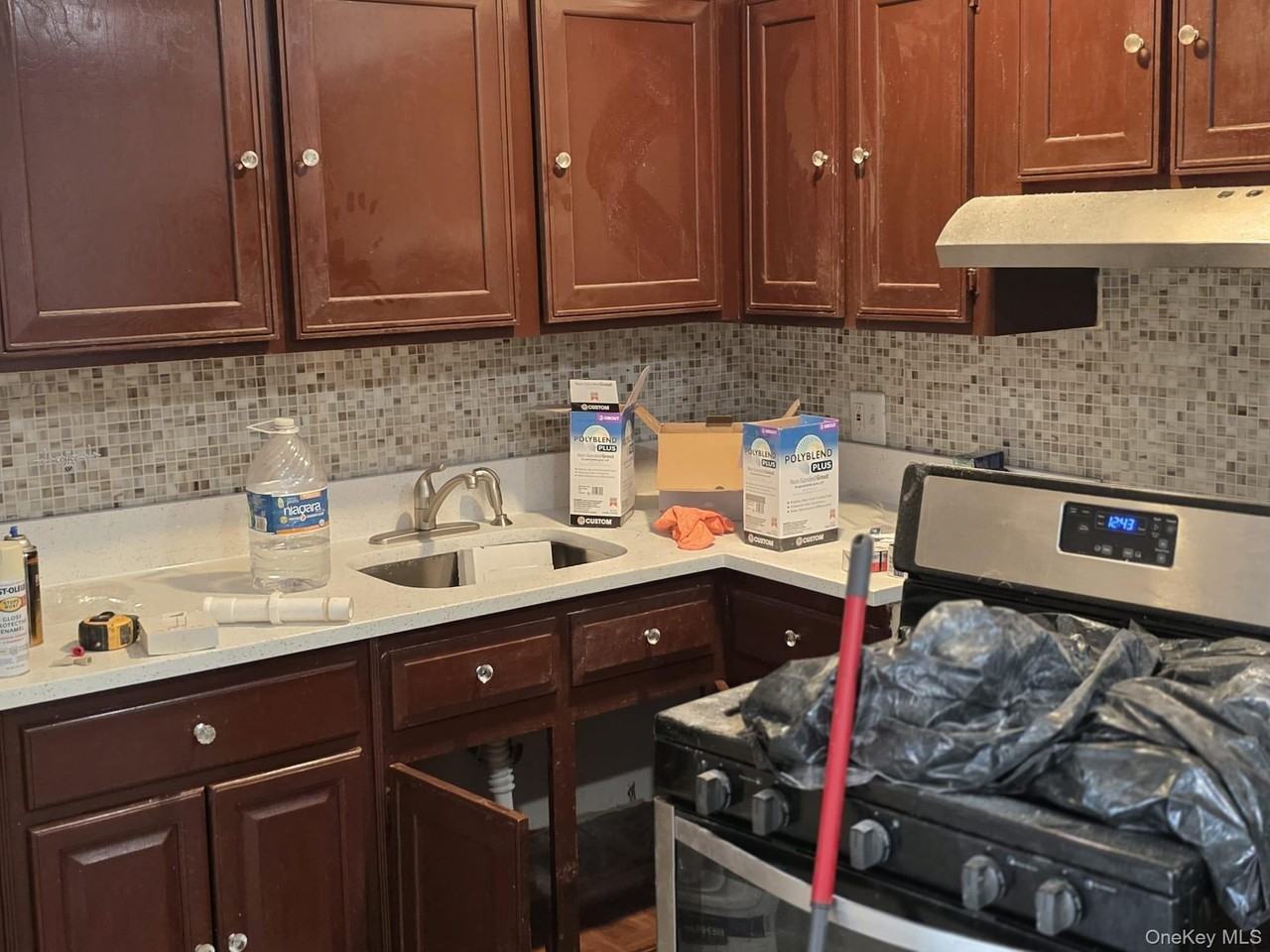 2831 Roebling Ave - Photo 6 of 15