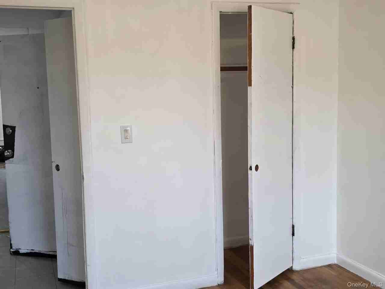 2831 Roebling Ave - Photo 7 of 15