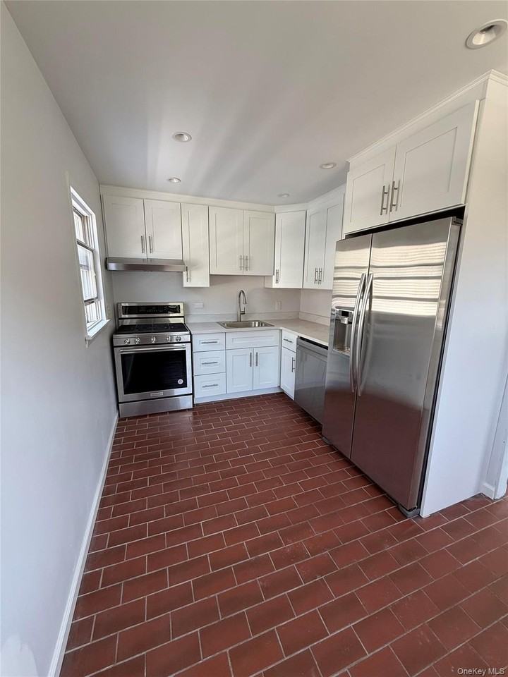59 Wood St #1stFL - Photo 2 of 10