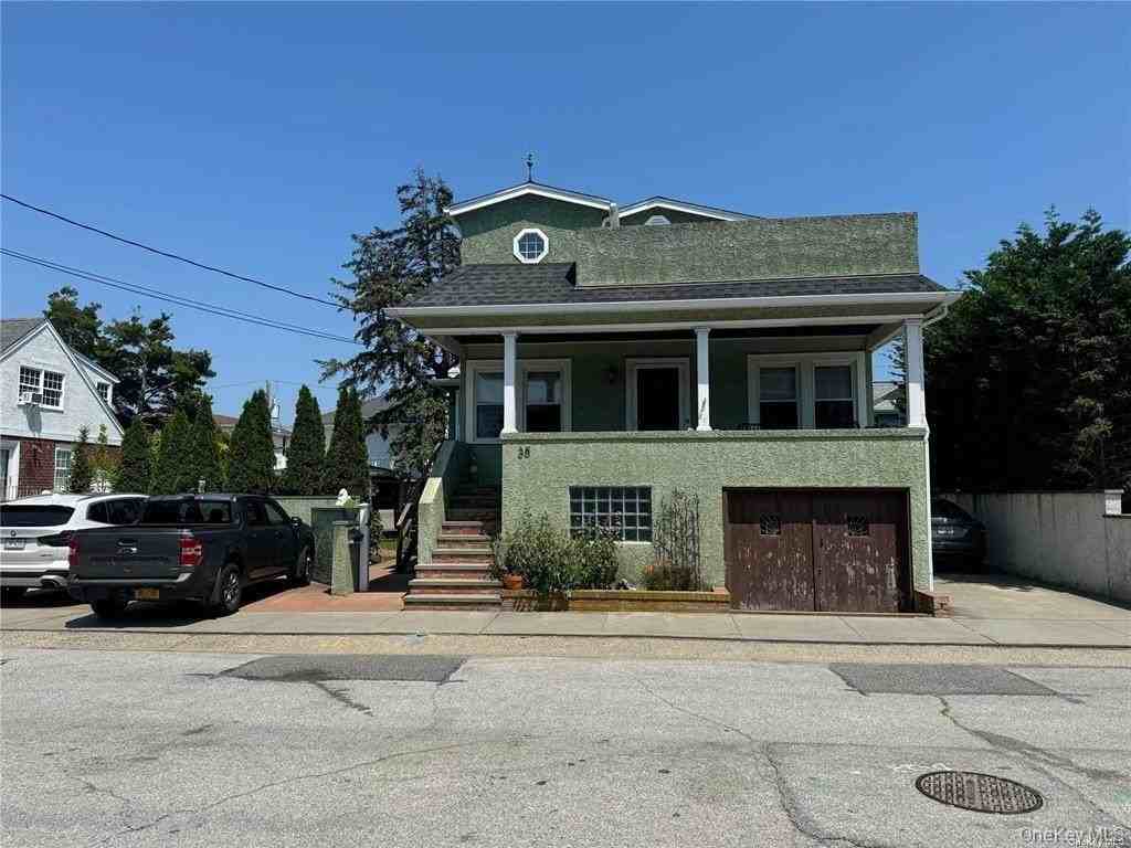 38 Clayton Ave