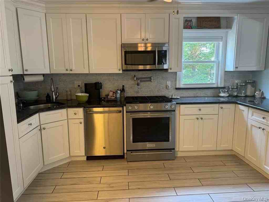 38 Clayton Ave - Photo 7 of 24