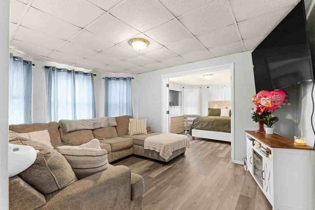 418 Anthony St #1 - Photo 5 of 13
