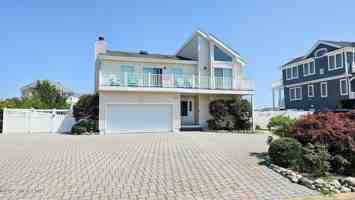 featured image of 702 Newell Ave