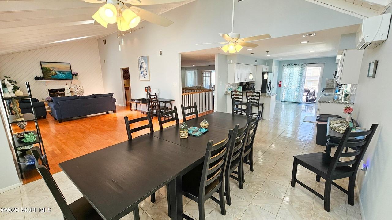 702 Newell Ave - Photo 4 of 50