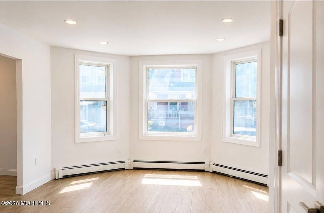 248 1st St - Photo 4 of 10