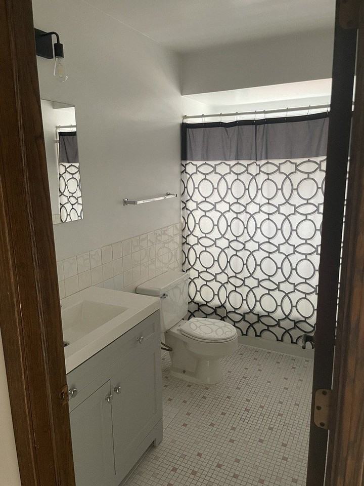 790 Lee St #1 - Photo 3 of 5