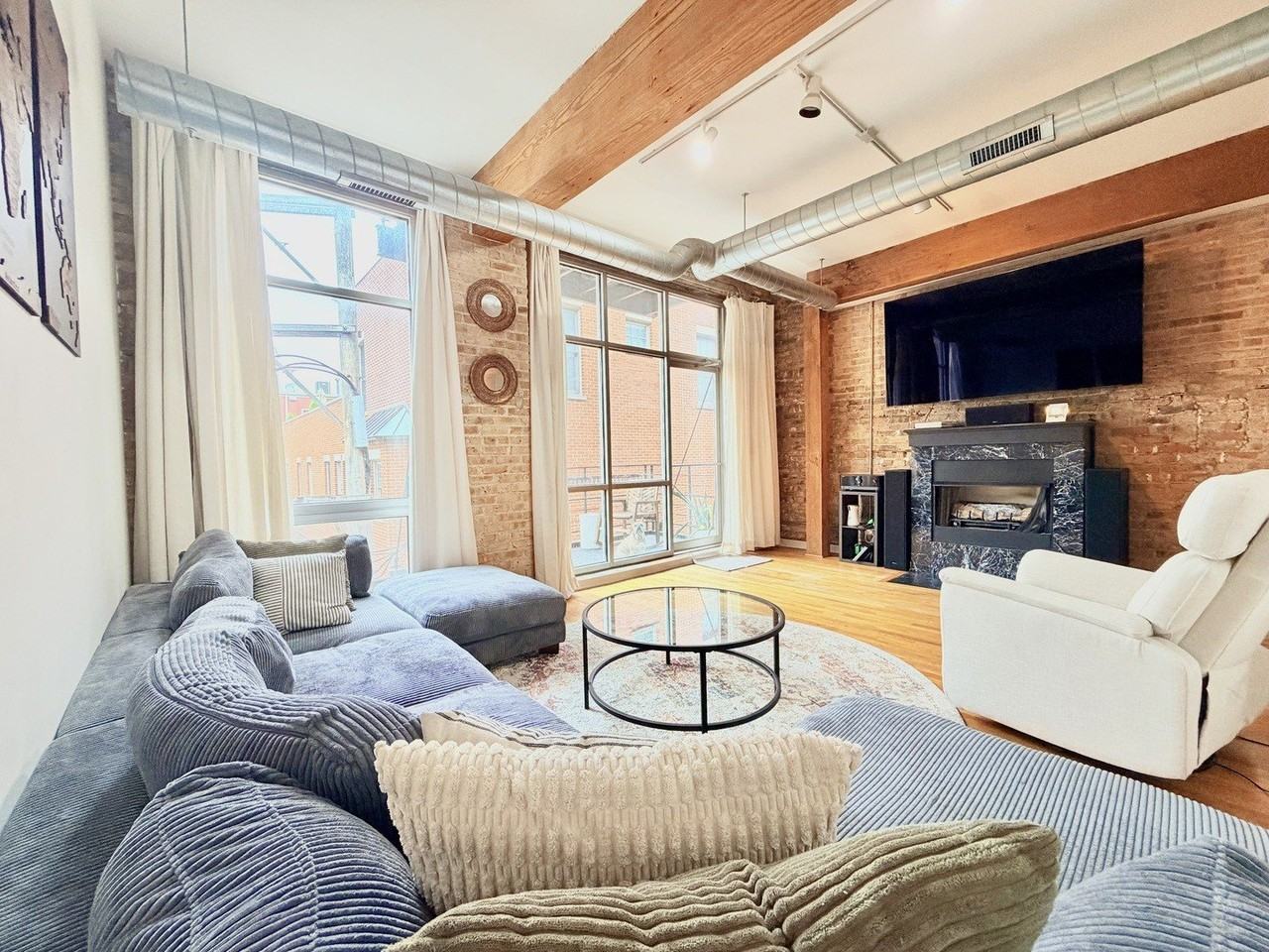 1344 W Madison St #302 - Photo 2 of 17