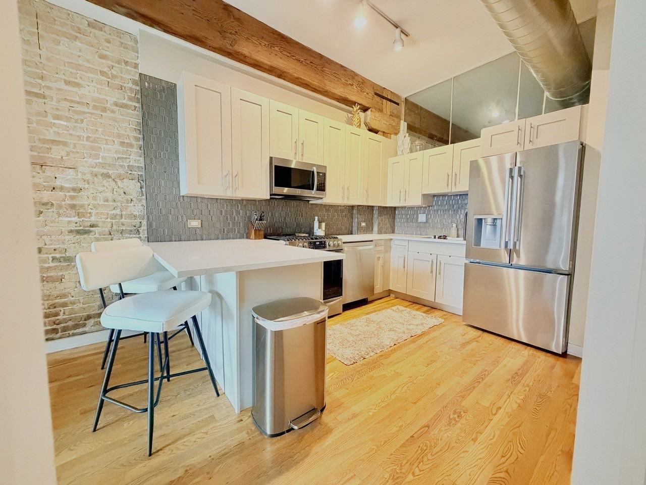 1344 W Madison St #302 - Photo 6 of 17