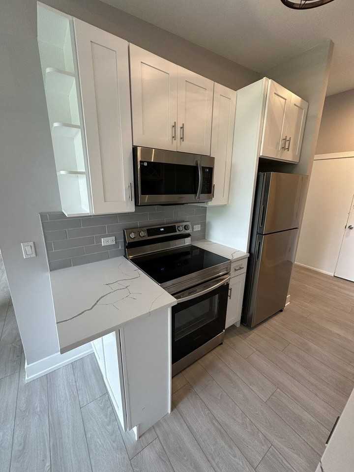 5700 Hillcrest Ln #3J - Photo 6 of 16