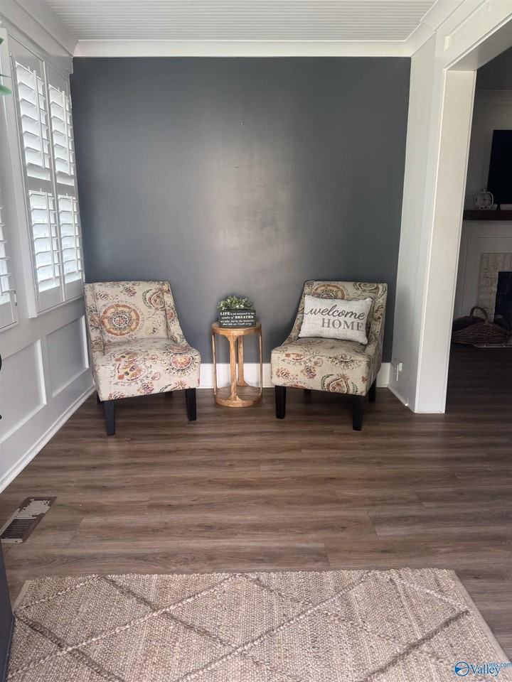 208 Surrey Rd Sw - Photo 6 of 40