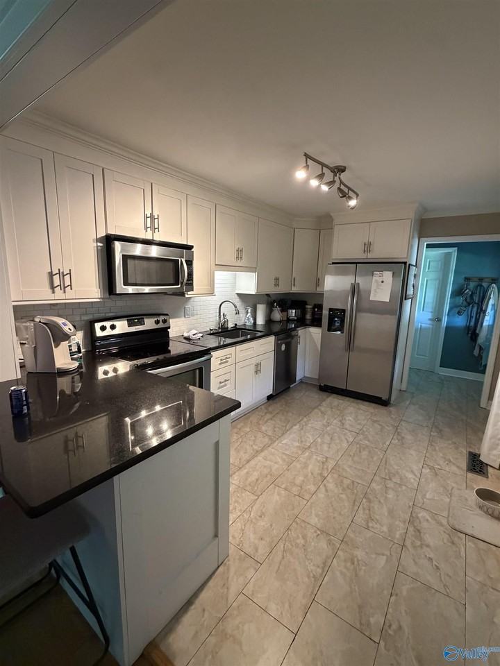 217 Drake Ave Sw - Photo 2 of 14