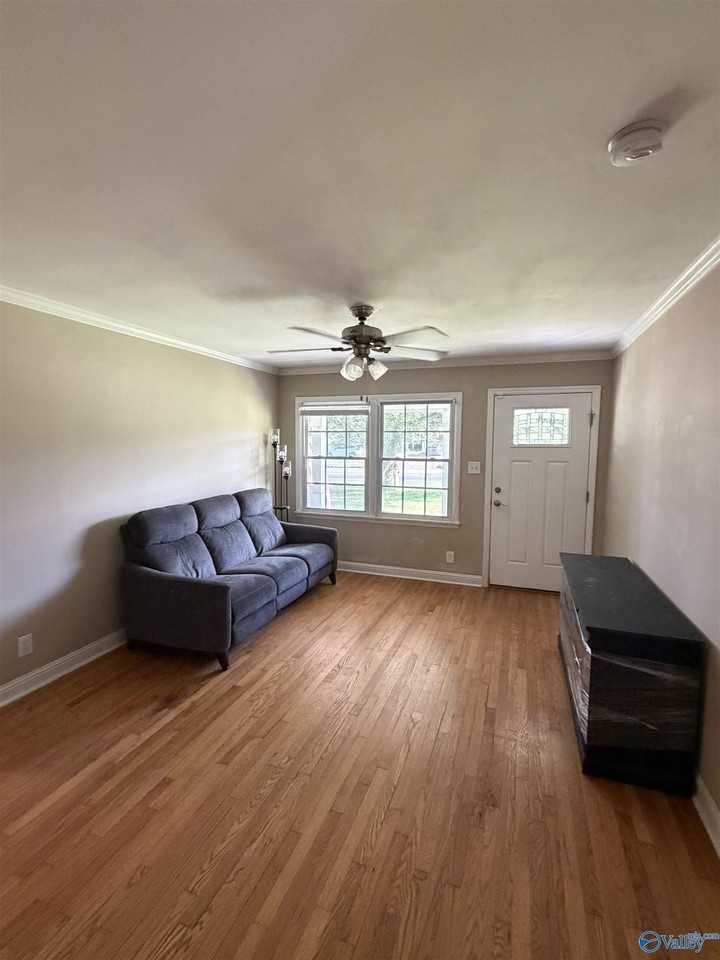 217 Drake Ave Sw - Photo 4 of 14