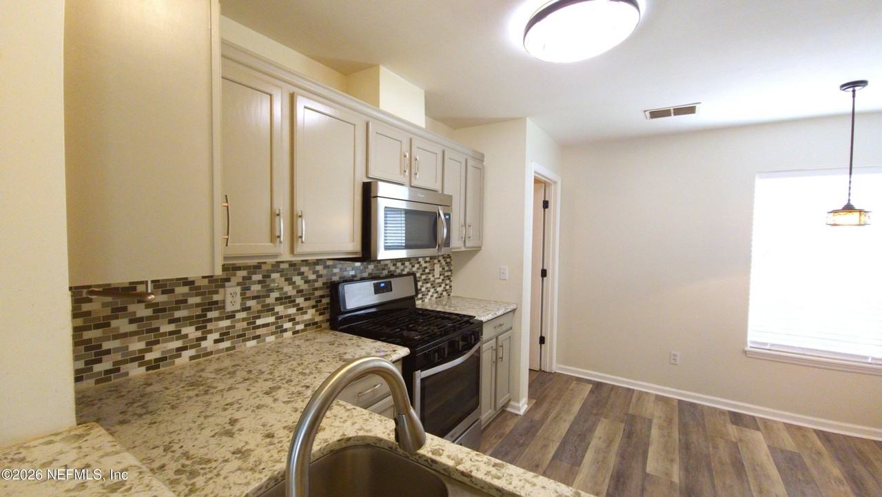 11155 Stanley Steamer Ln - Photo 4 of 20