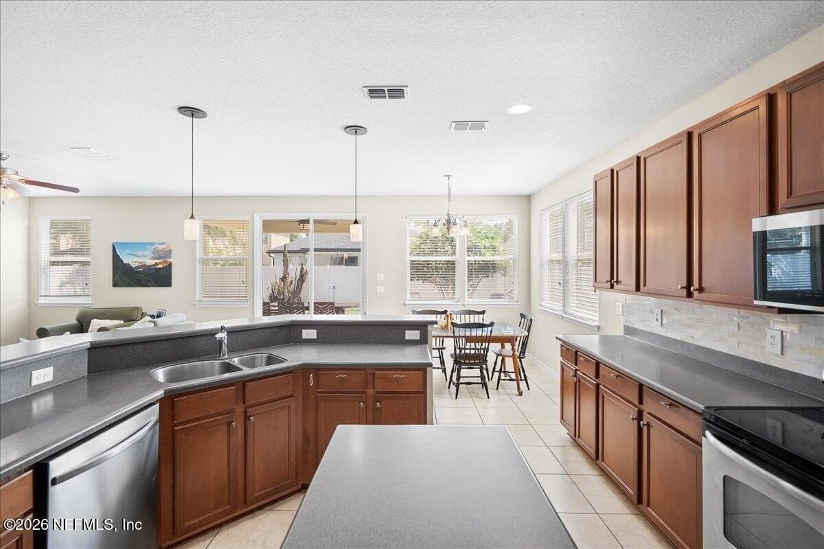 12174 Wynnfield Lakes Cir - Photo 5 of 50