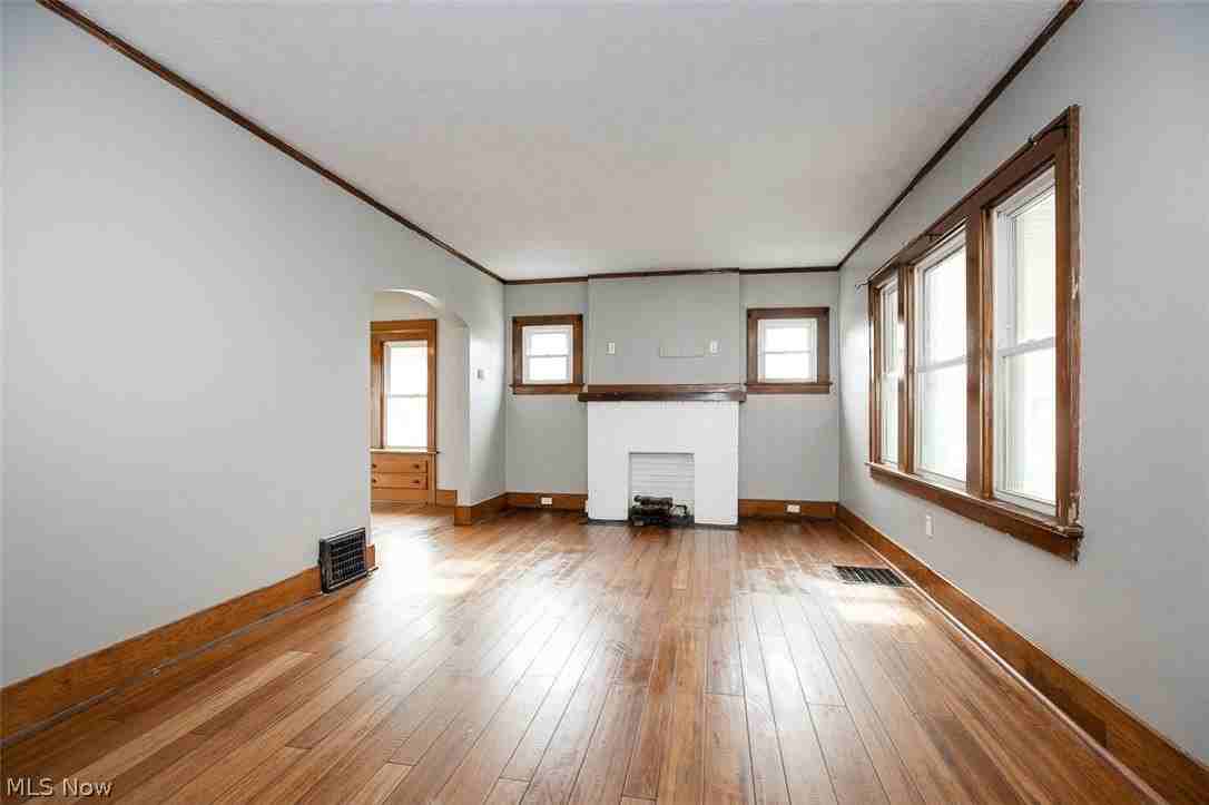 888 Harrison Ave - Photo 3 of 25