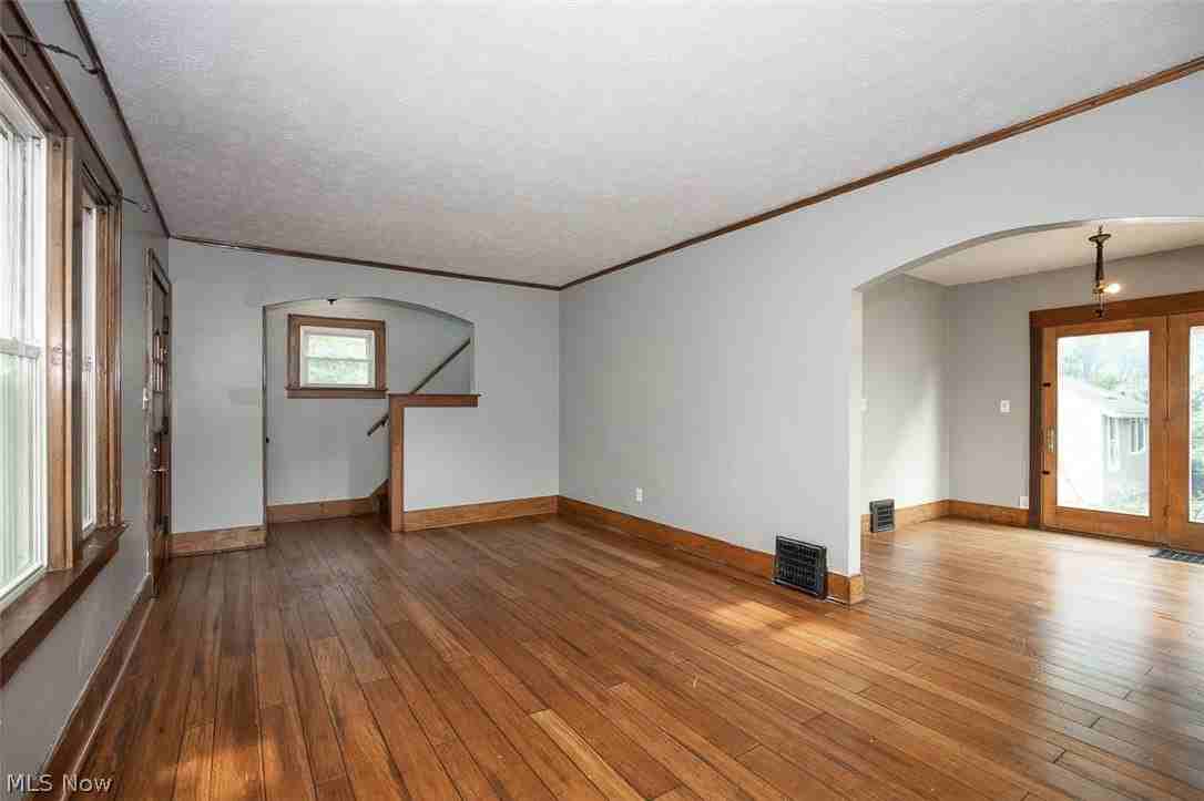 888 Harrison Ave - Photo 5 of 25
