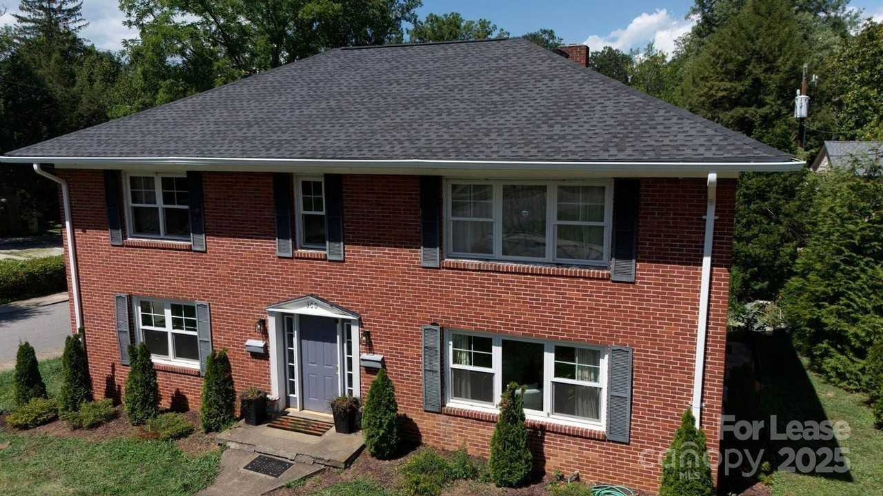 300 Charlotte St