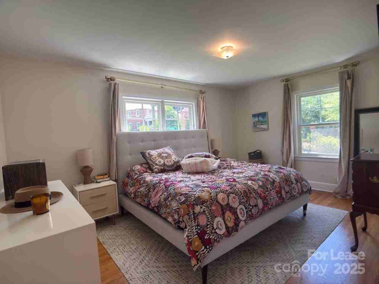 300 Charlotte St - Photo 4 of 11