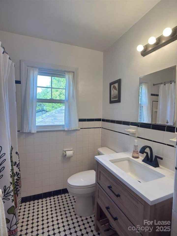 300 Charlotte St - Photo 5 of 11
