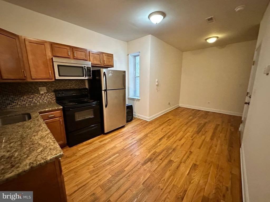 2258 N Park Ave - Photo 3 of 13
