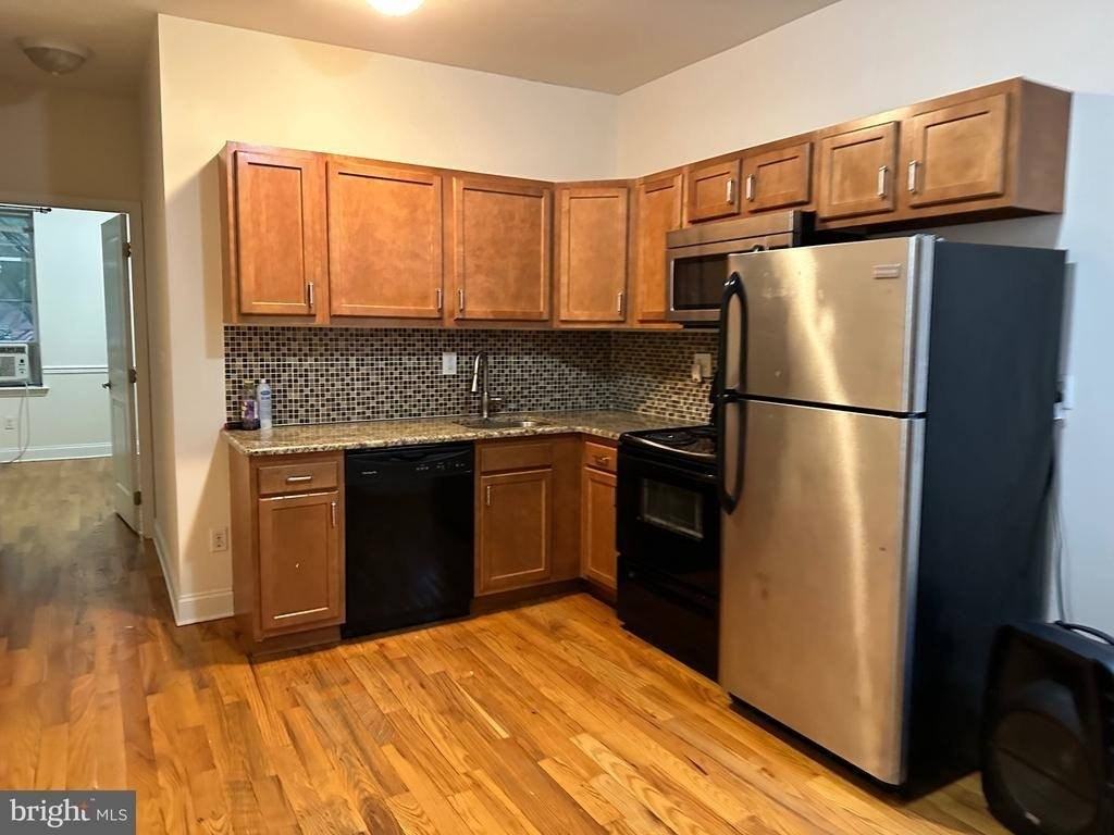 2258 N Park Ave - Photo 4 of 13