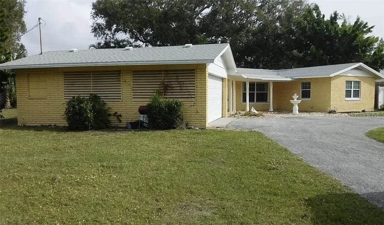 8185 Longbay Blvd - Photo 4 of 23